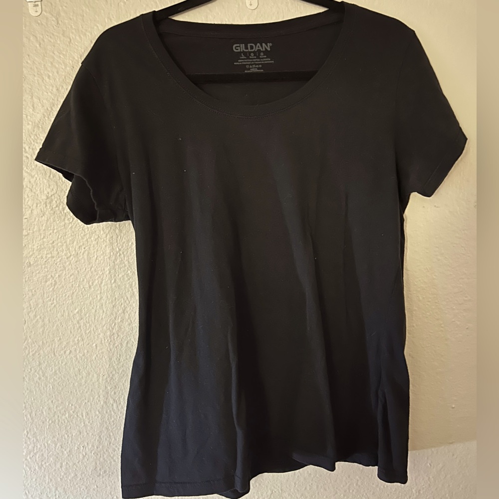 GILDAN Women’s Black Size Large Short Sleeve T-Shirt
